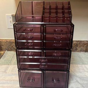 Makeup organizer